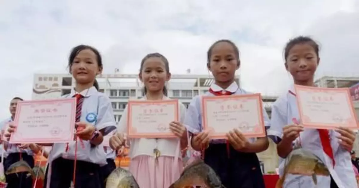 媽媽！我有魚啦！哈哈哈哈哈哈哈