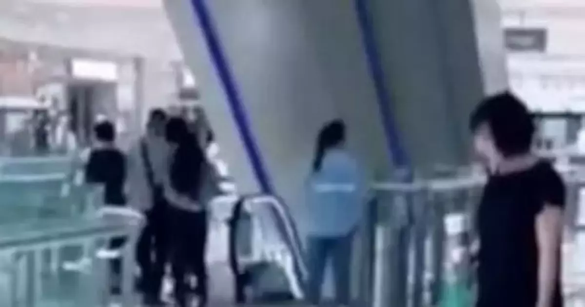 兒子商場打翻粥，媽媽這一舉動引無數網友點贊