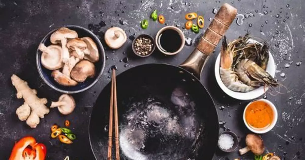 妹子亂擺他碗筷有詭？網揭性暗示