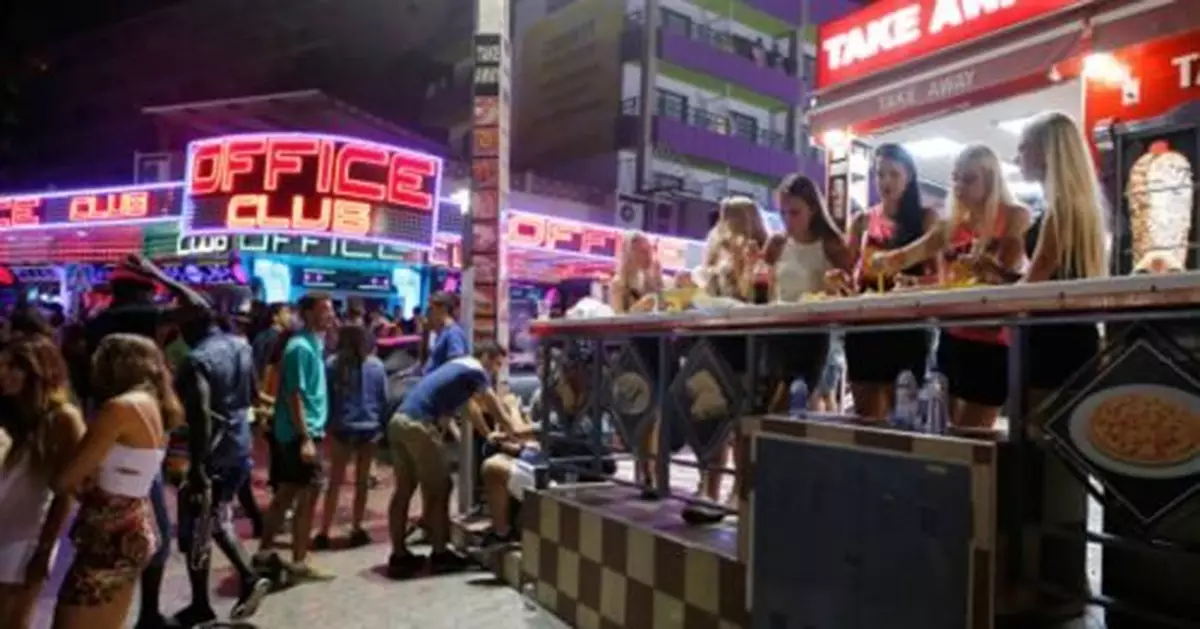 性愛天堂狂歡 他遭2男埋伏硬上