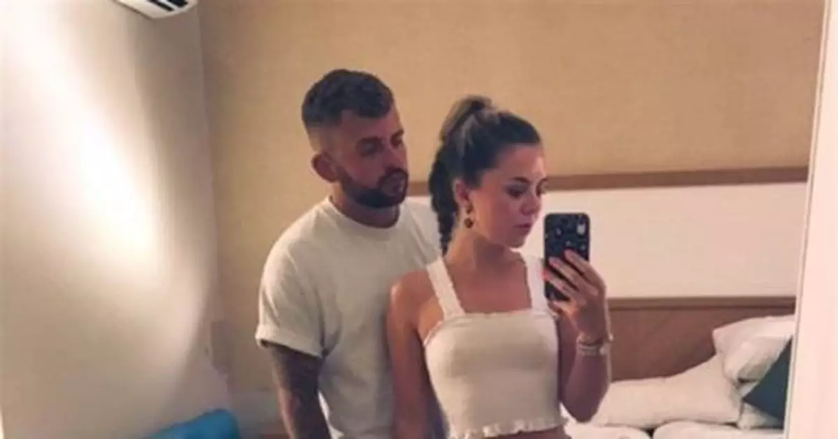 情侶對鏡拍照 爸放大驚見「橘罐油」