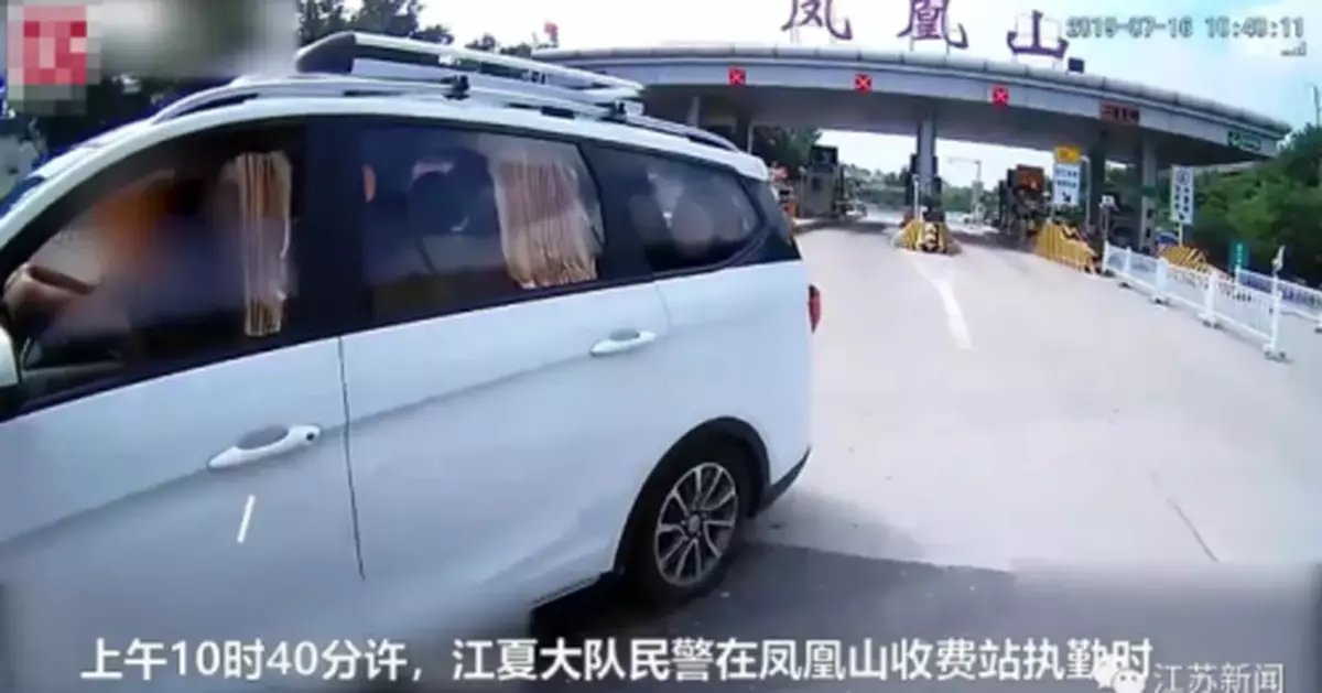 超載被查,司機呆萌發問:我也算一個人?交警……