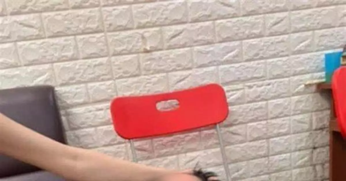 理髮小妹幫老闆吹喇叭 老闆娘怒剃她毛