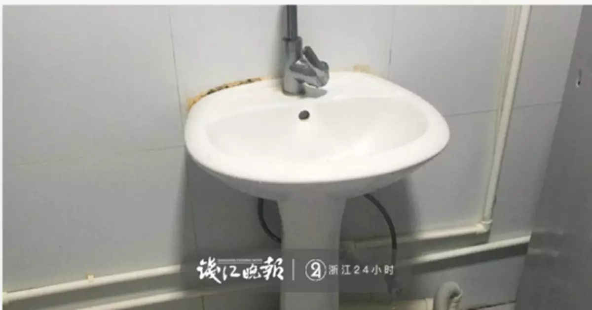 男子合租公寓洗漱台藏手機 視頻直播女鄰居洗澡