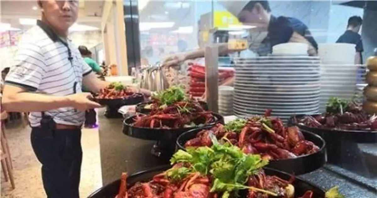 小龍蝦+冰啤，是不是很爽？ 醫生：小心吃出這病