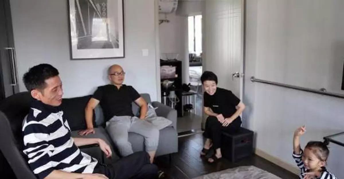 夫妻賣房照顧一個「陌生」男人 還把他請回家