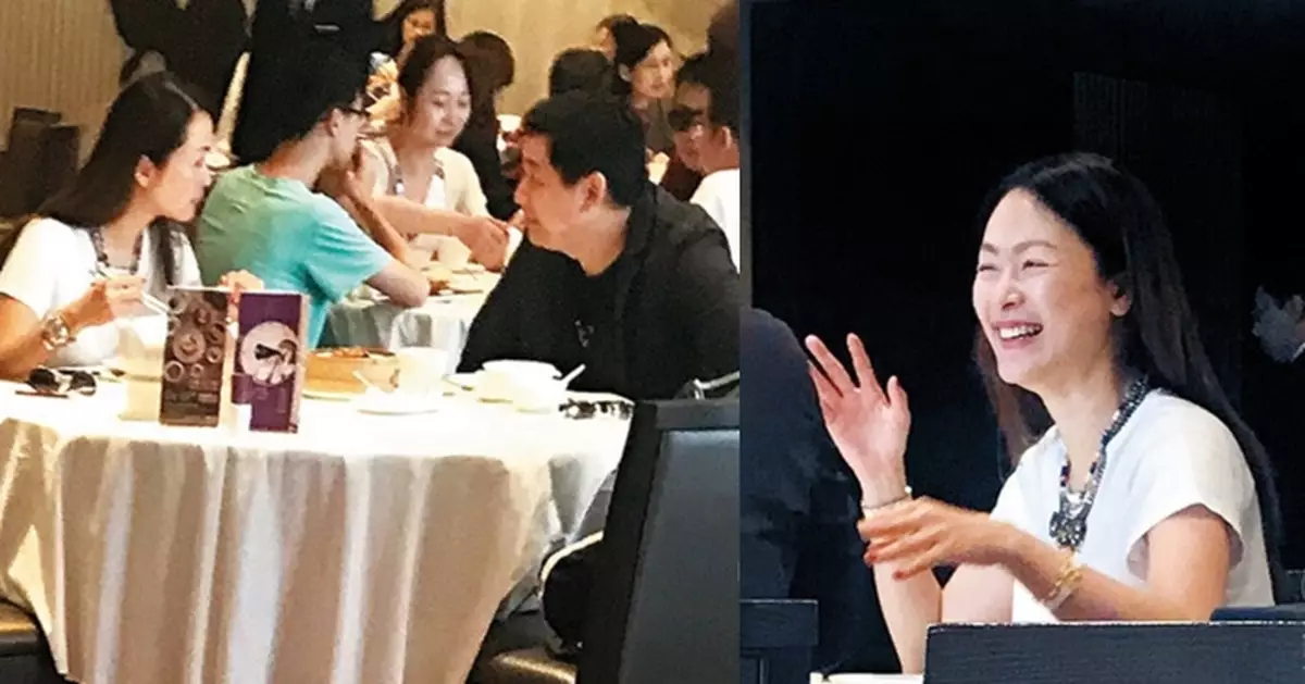 兩公婆撐枱腳歎茶 童愛玲俾老公氹到心花怒放