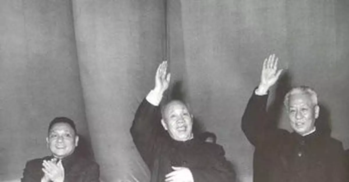 「文革」初毛澤東找鄧小平談話:希望他跟林彪搞好關係