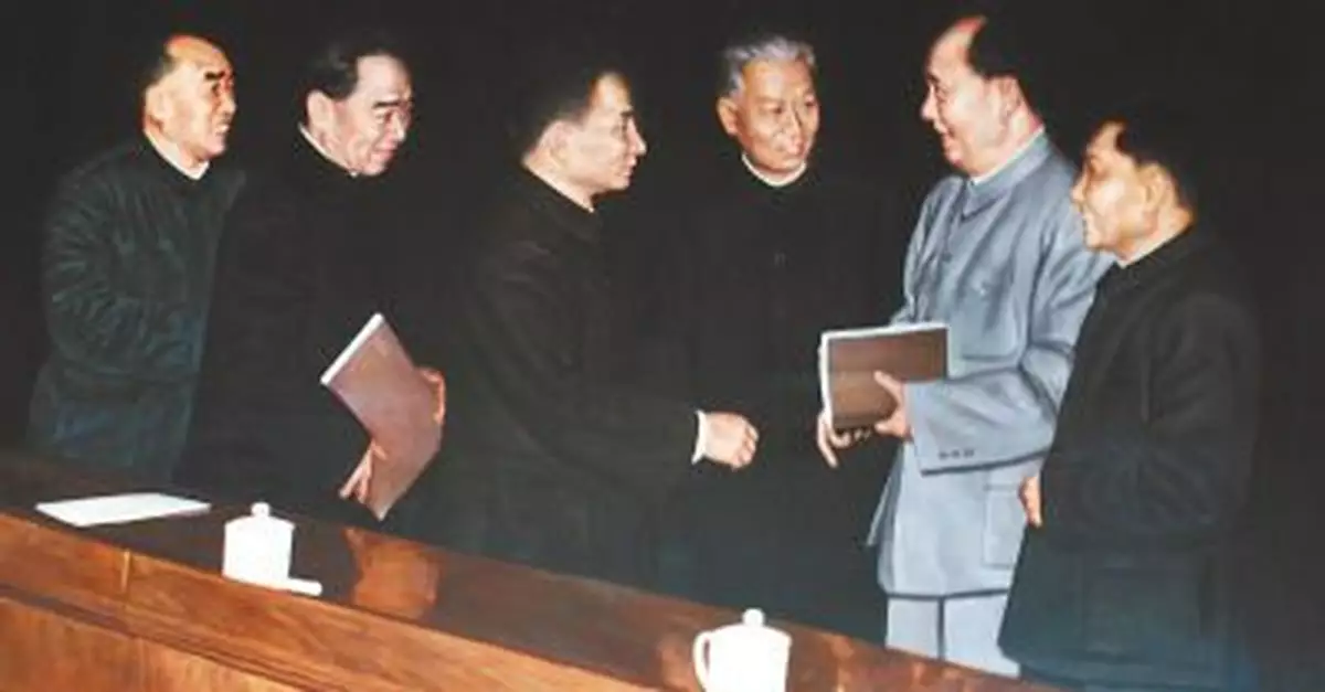 1962年「七千人大會」人人檢討，唯林彪獨樹一幟