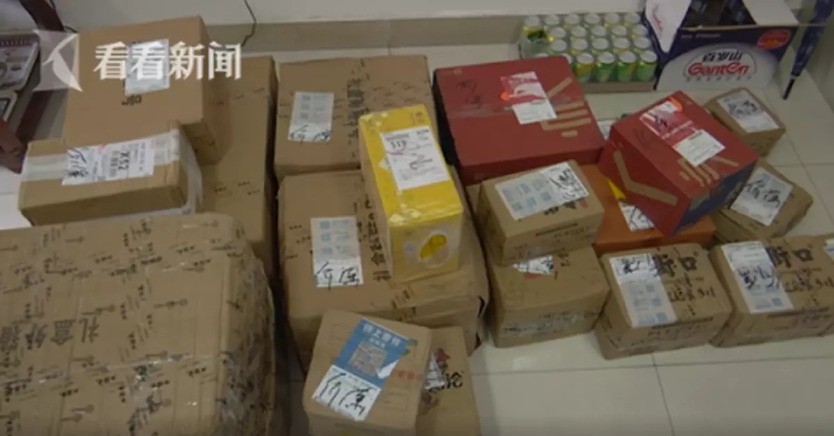 消防員自己快遞被燒 網友給他寄了200斤零食(圖)