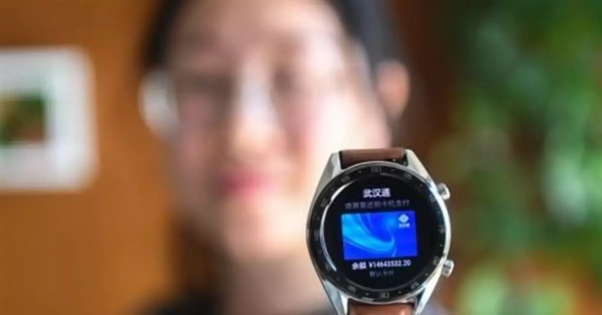 12歲男孩電子公交卡莫名多出1400萬 居然還能購物