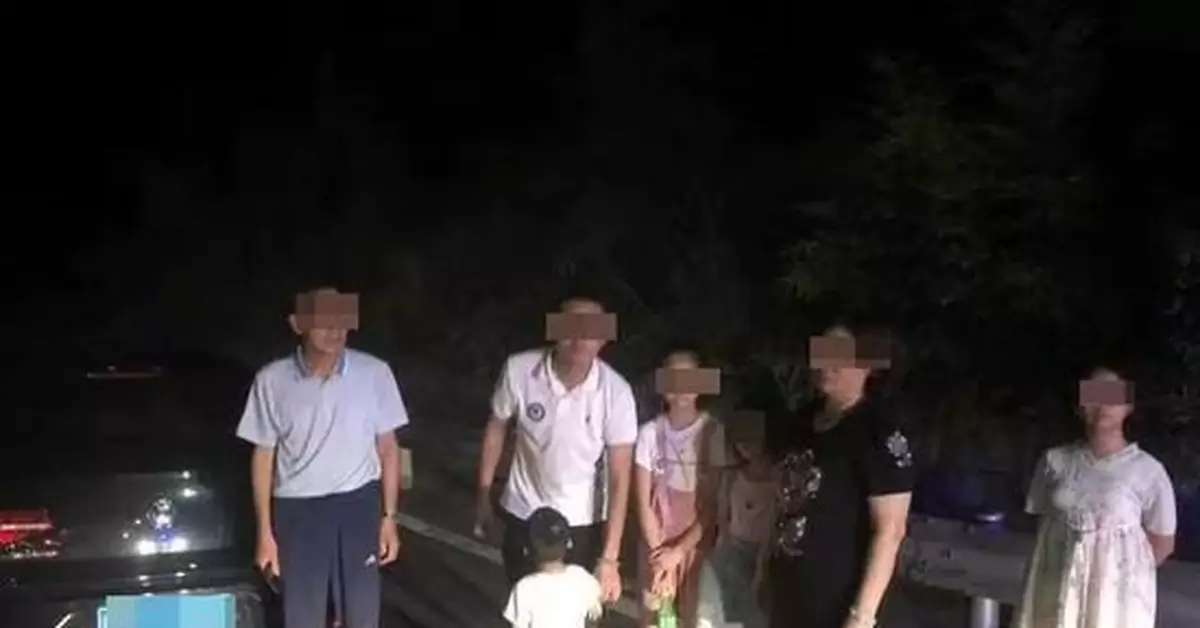男子高速上換胎 回頭車上母親和4個孩子全不見了
