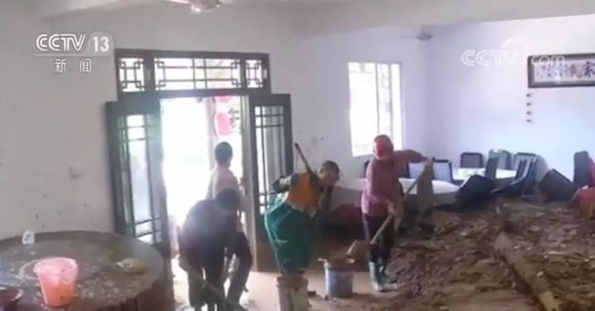 50多人正在飯店吃飯，老闆突然說別吃了，趕緊走！