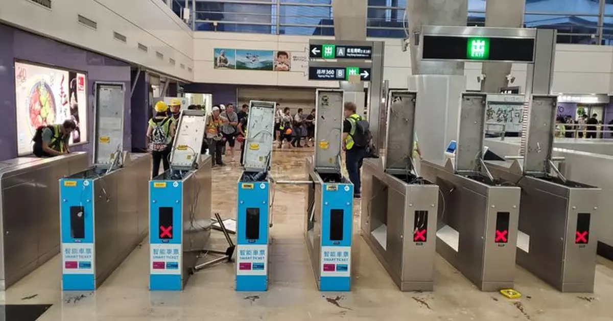 港鐵今12個車站被破壞 部分車站明天或暫停服務