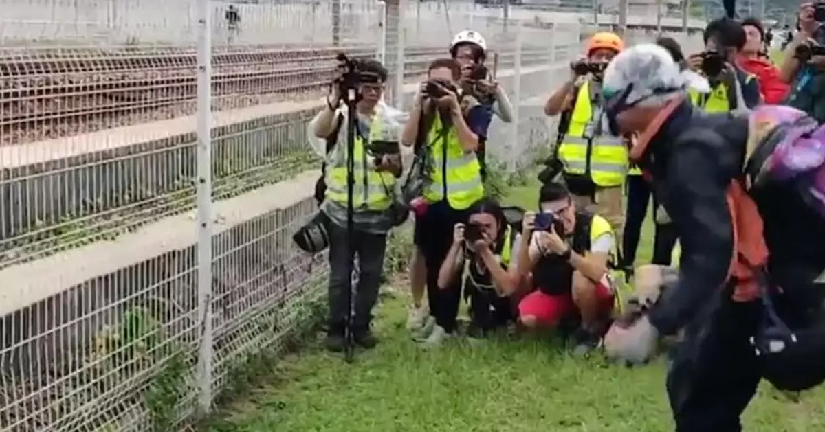 警拘6人 3人涉拋雜物落機鐵路軌