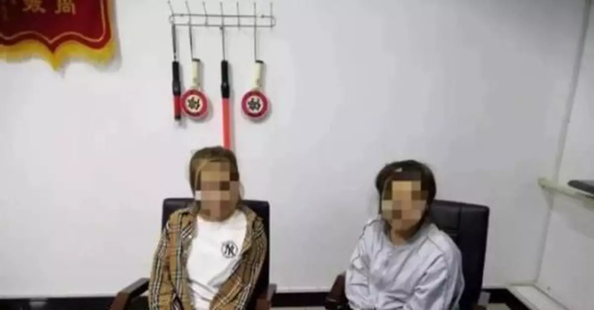 交警夜查，奇怪商務車裏坐滿未成年少女…