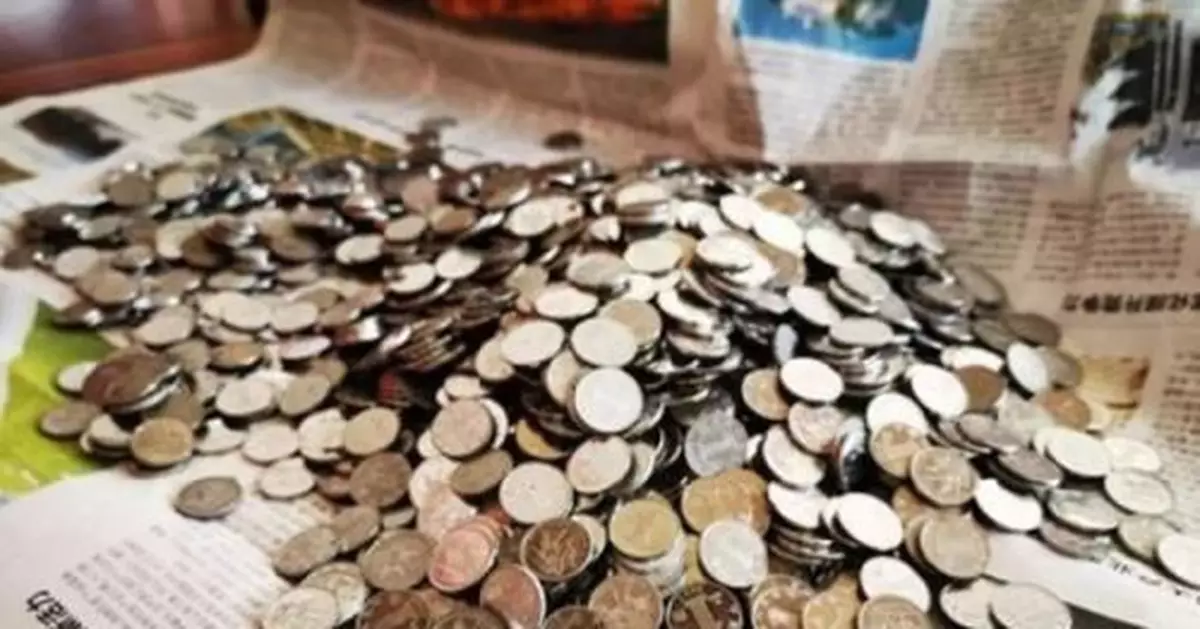 拾荒者捐166元硬幣：想給那些環衛工人買水喝