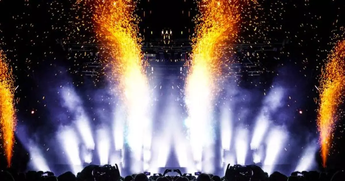 演唱會煙火自爆 女星細腰遭炸穿