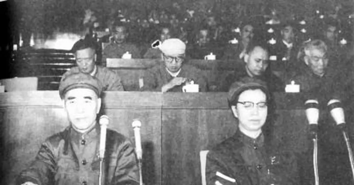 「魔爪」伸向軍隊 林彪差點兒斃了江青(圖)