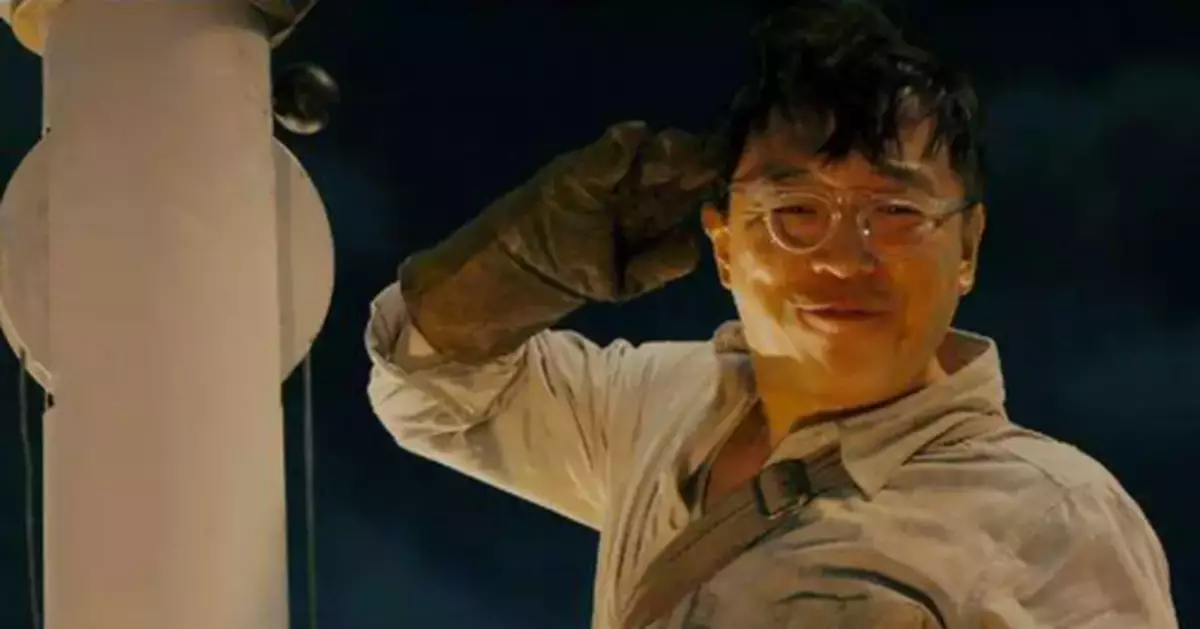 為確保第一面五星紅旗自動升起,他付出的遠比電影中多