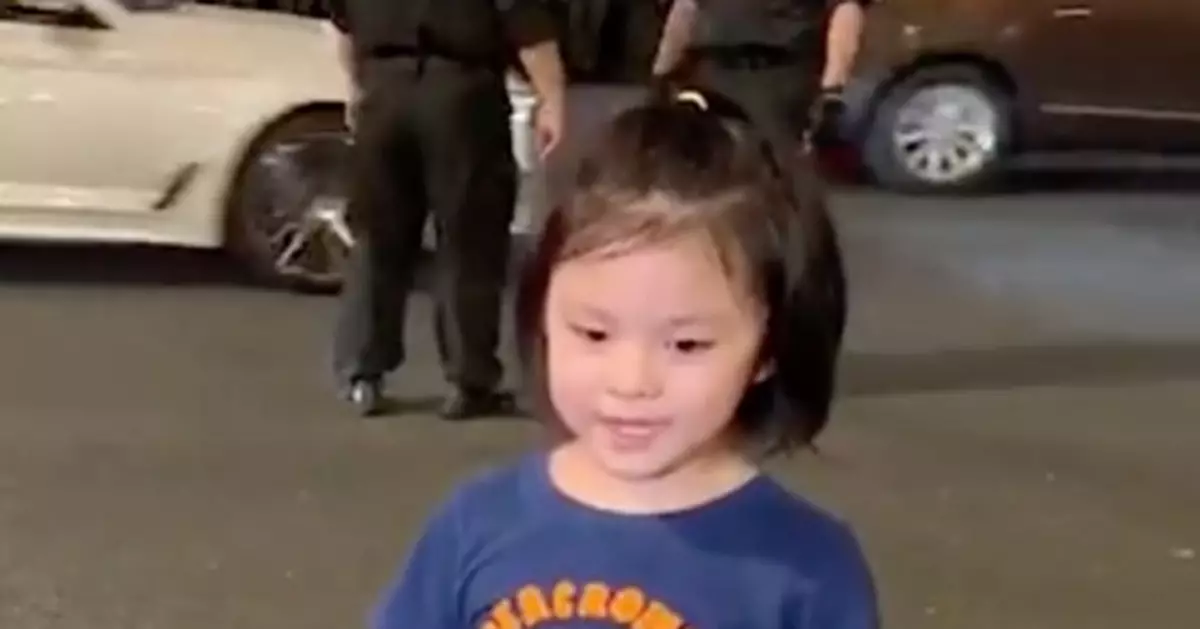 暖哭！萌娃外灘找爸爸：「他兩天沒回家」