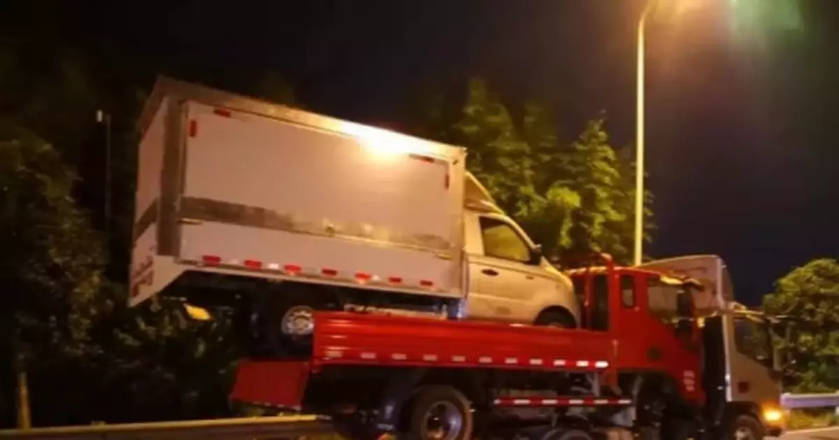 一輛、兩輛、三輛…高速收費站里這一幕驚呆交警