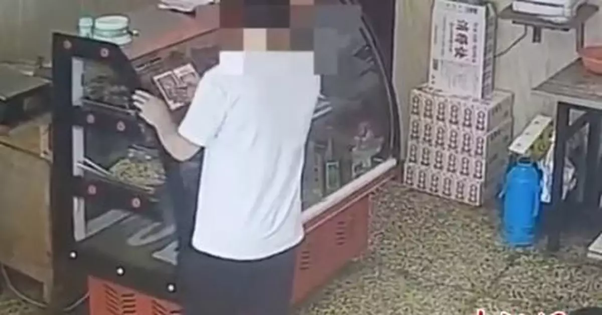 男子將多家店鋪收款碼「偷梁換柱」 獲益1000多元