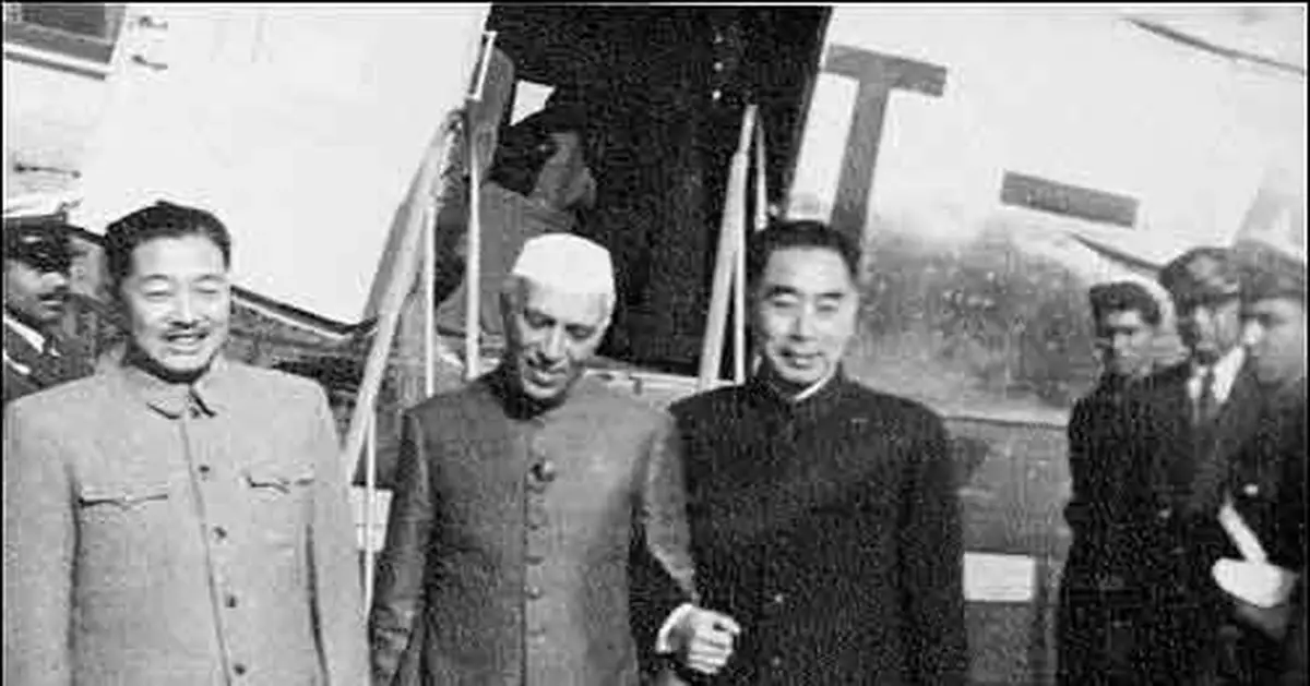 周恩來帶上假面具參加晚會的珍貴照片(組圖)