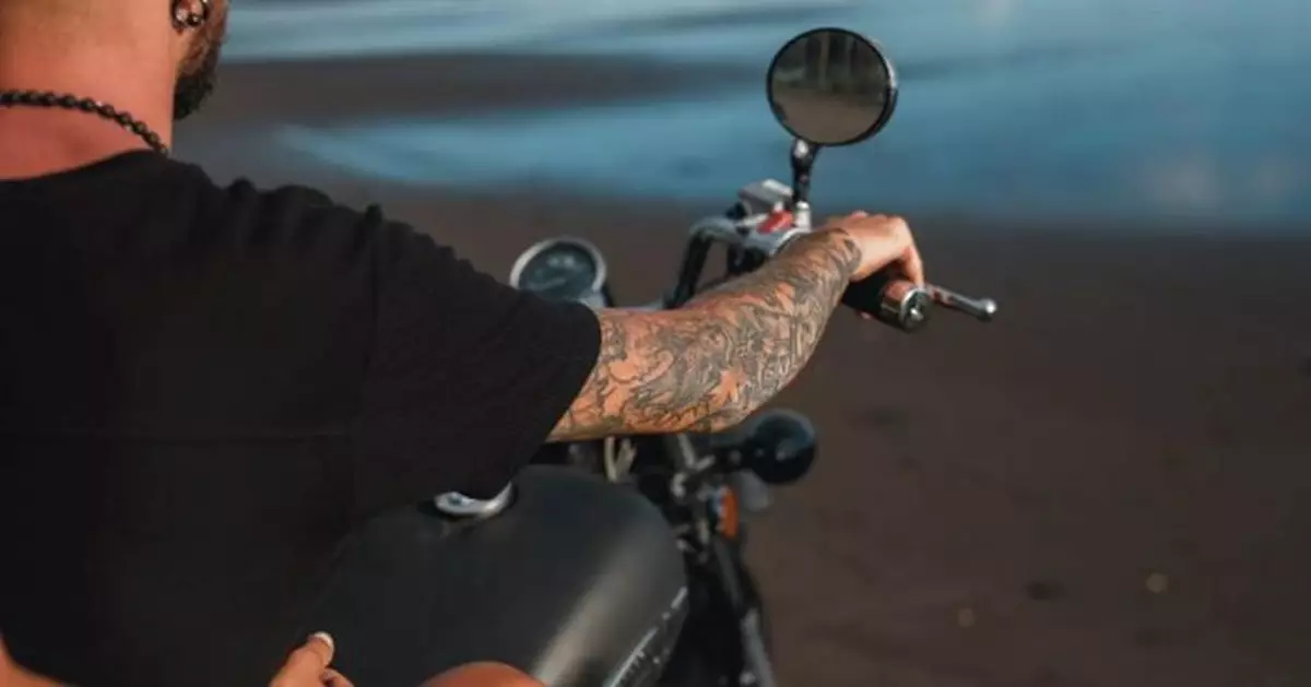 低腰褲妹「菊花外露」畫面太母湯