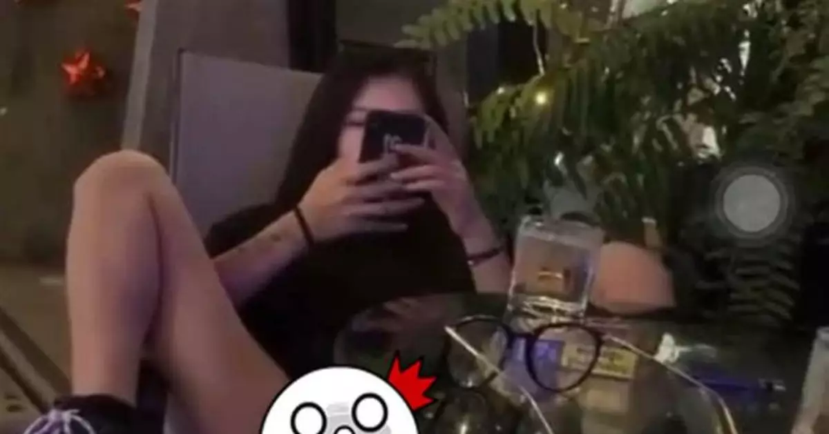 熱褲正妹腳開疑曝光 網驚呆：有味道