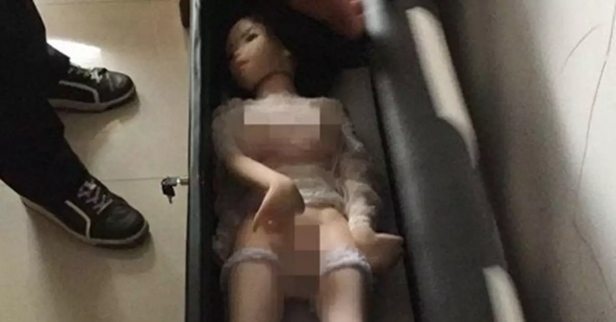 發現13歲男童秘藏性愛充氣娃娃 全家一籌莫展