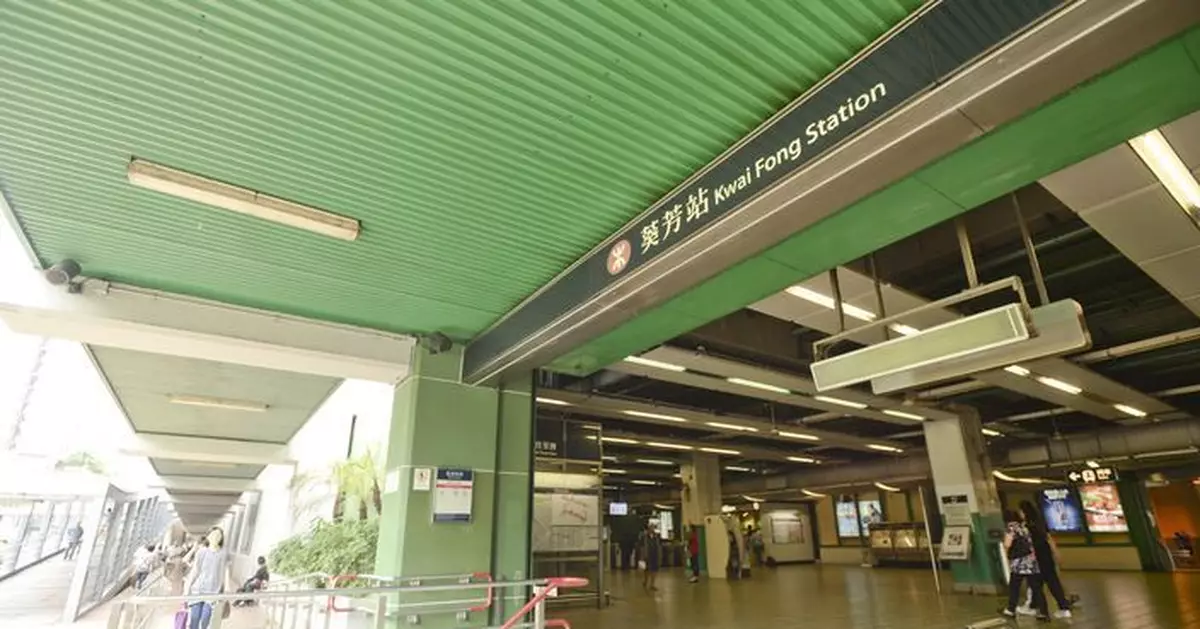 港鐵站葵芳站有人在列車車廂內縱火 已被救熄