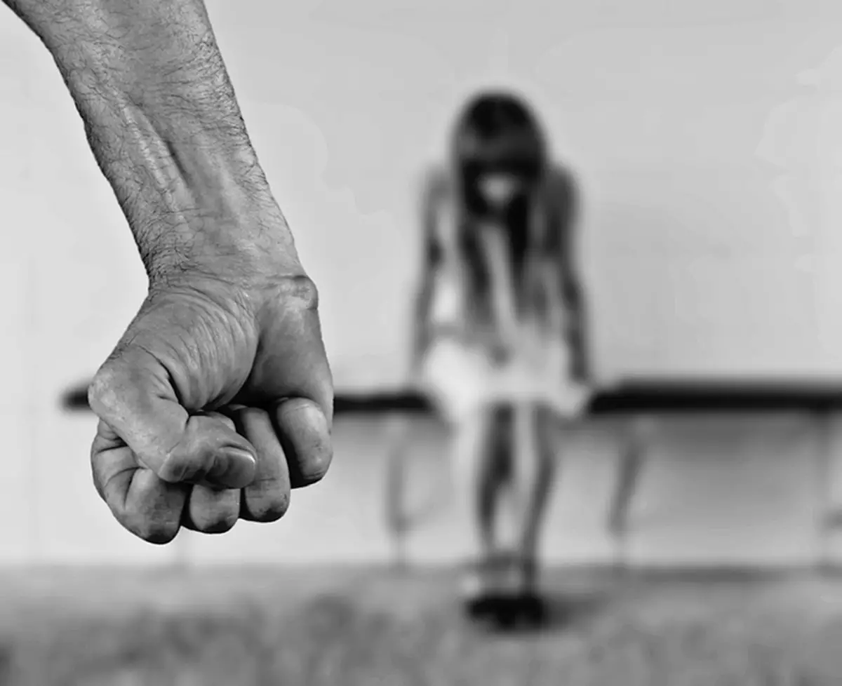 印度孕婦遭拖草叢輪姦11次男友目撃整個過程陷崩潰