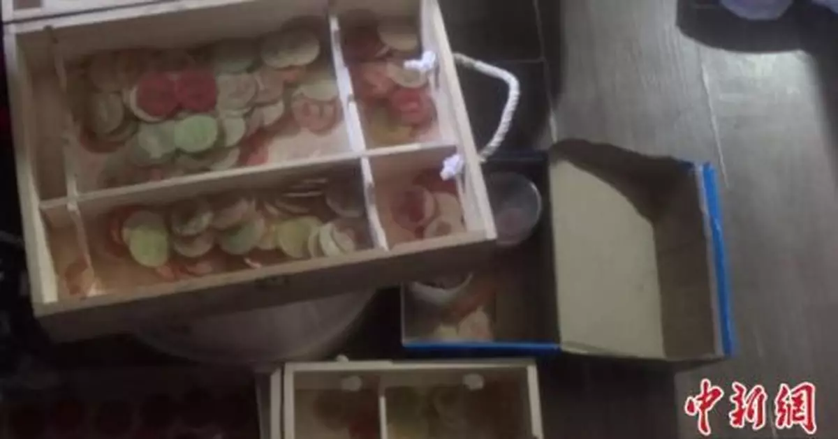 重慶警察破獲特大制假案 繳獲假章假證1.5萬個