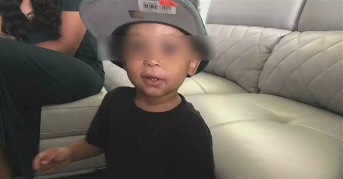 美3歲男童機場扶梯墜亡 母親被控:虐童和疏於照看