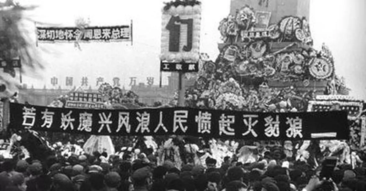 鄧小平與「四人幫」針鋒相對：江青被迫正式檢討