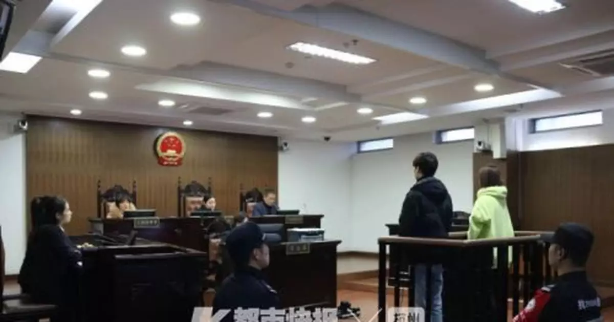 奇葩情侶吵架後放火燒家撒氣 穿內褲到街頭繼續吵