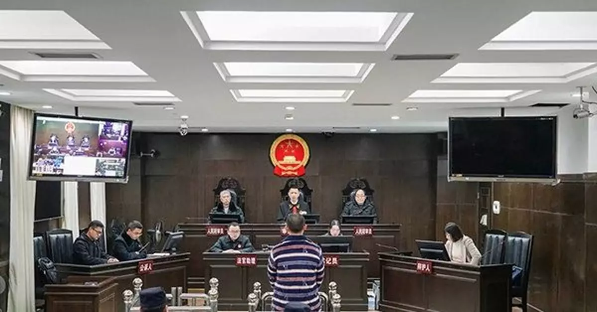 為發泄情緒點燃國旗 重慶一男子獲刑1年