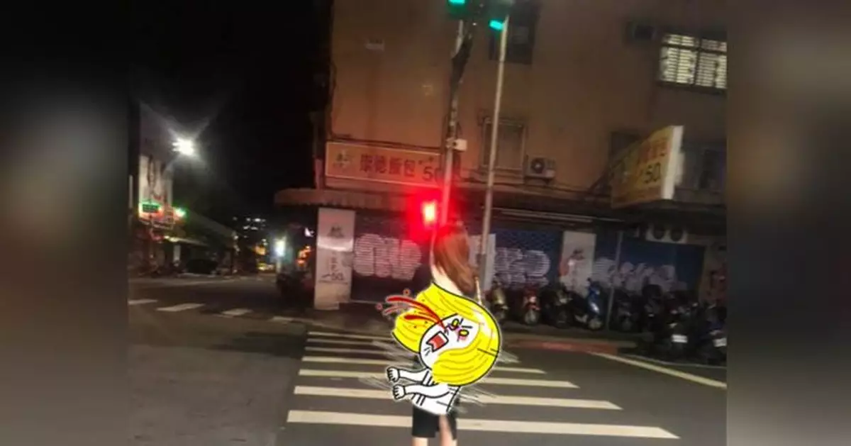 長發妹過馬路這樣穿 網驚一拉就掉