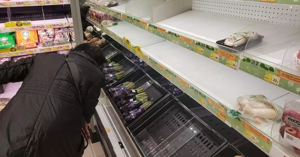 部分超市食品及日用品缺貨 有市民買米備用