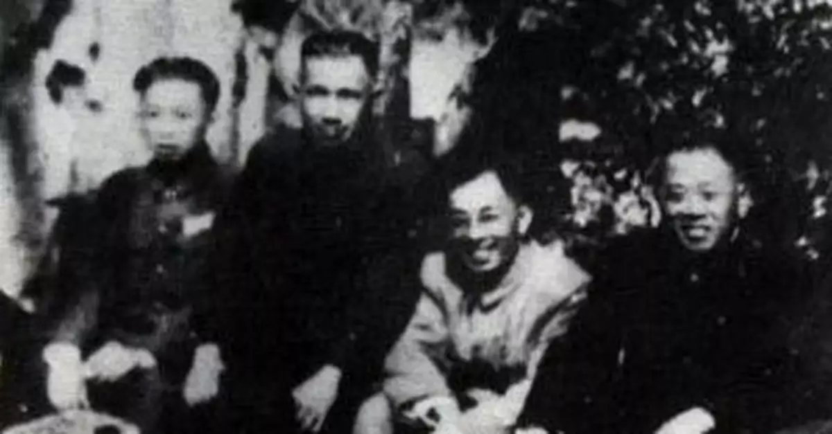 葉飛：1936年粟裕擺鴻門宴擲杯為號綁我