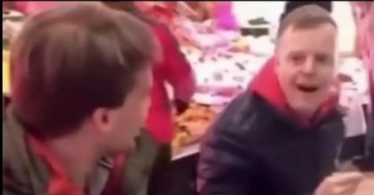 當在華生活很久的老外遇到剛來中國的老外，哈哈哈