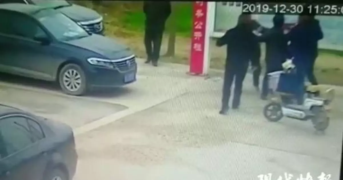 兩村幹部被指將村民打吐血，回應：以前就有病