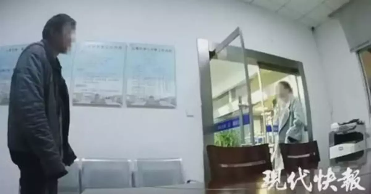 膽太大！男子當街猥褻過路女子 女子老公就在身旁