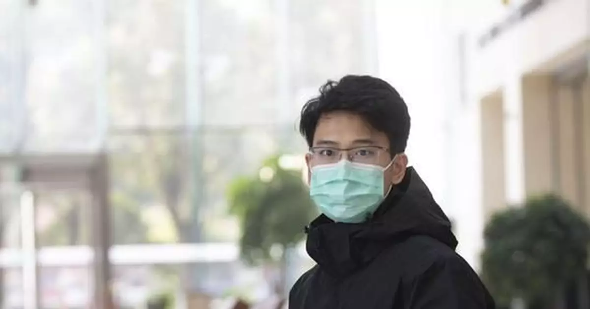 隔離病房中的95後：沒想到24歲就穿上紙尿褲