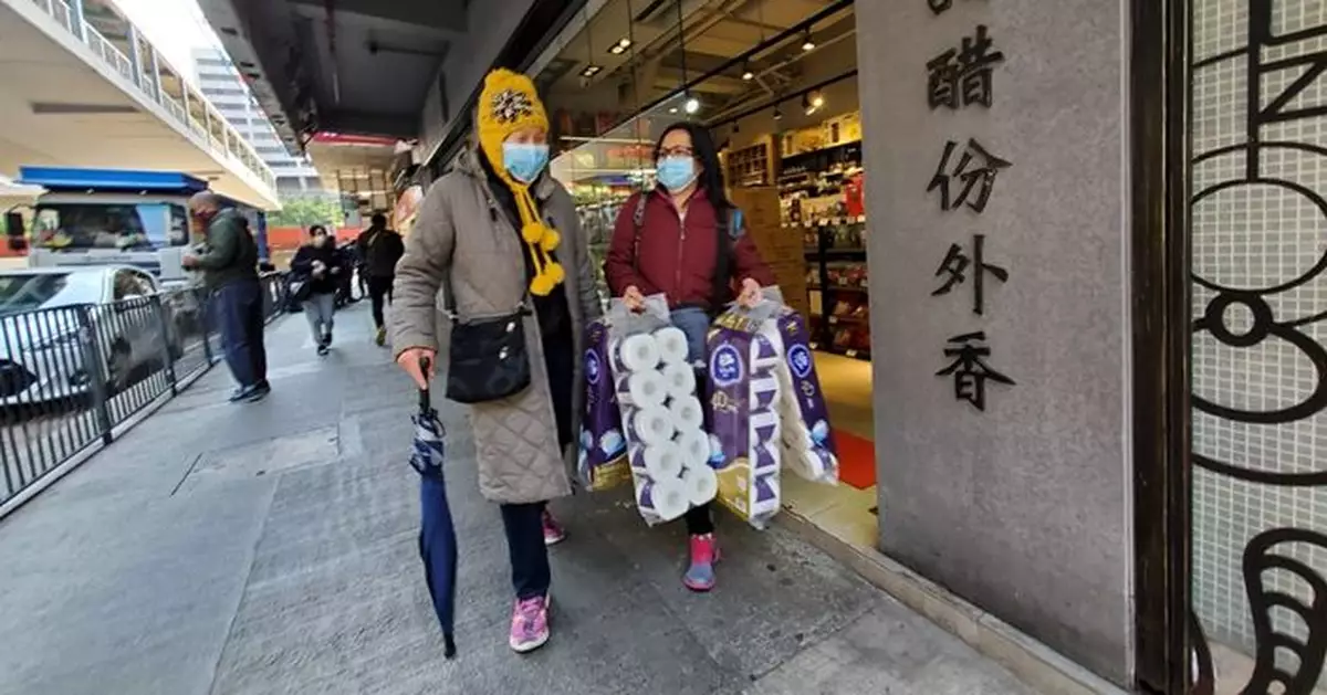 3賊持刀搶劫惠康廁紙 街坊形容「痴線」：都唔值錢