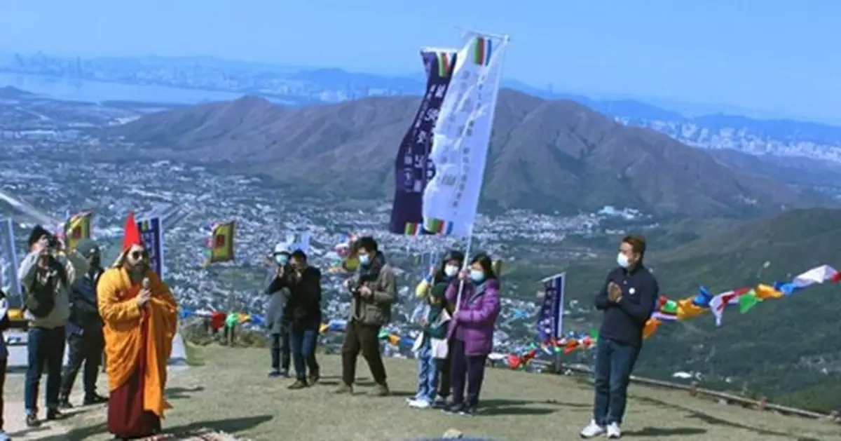 活佛於大帽山「曬佛」抗疫  為香港加持祈福