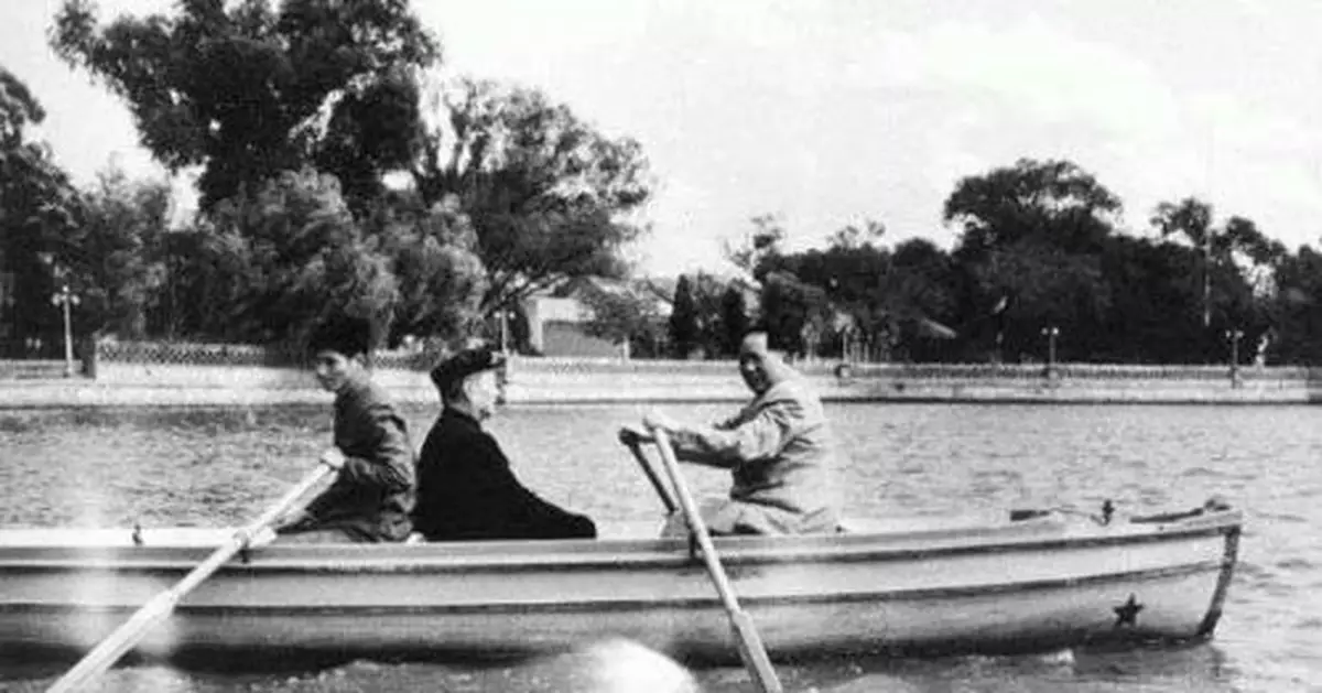 揭秘：毛澤東唯一一次在中南海為人划船(組圖)