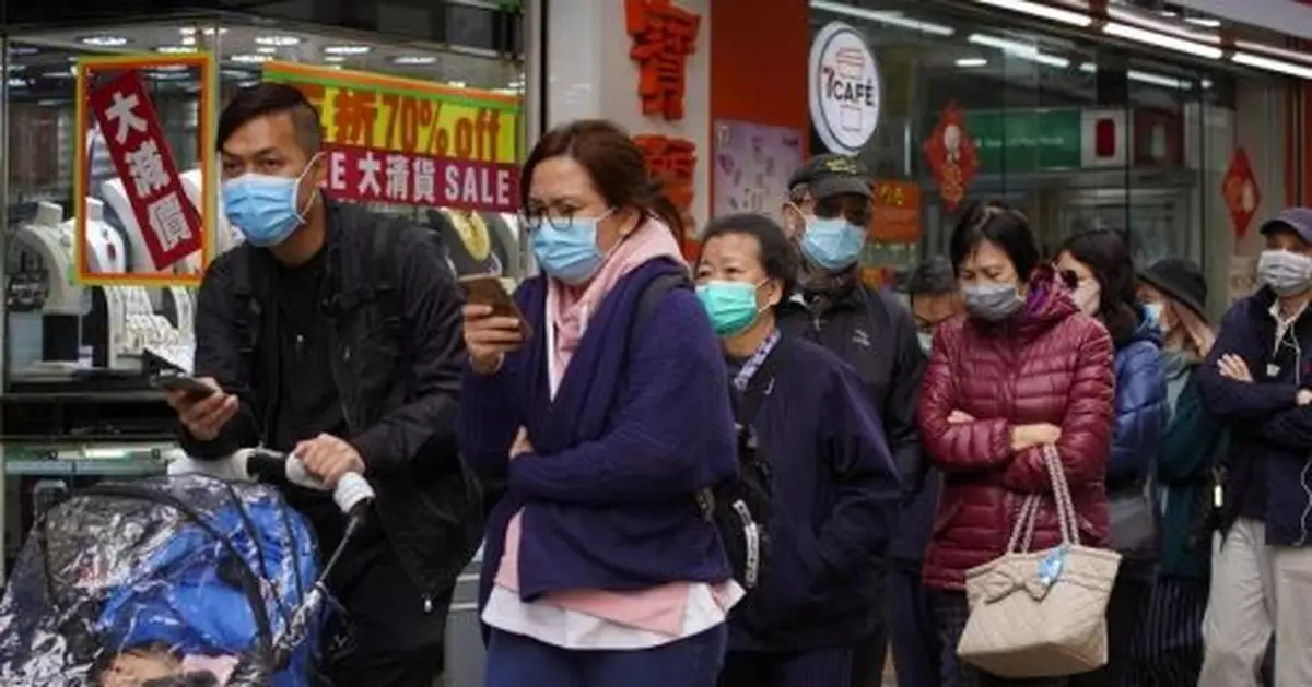 網傳婦人遭賊仔當街強搶口罩 網民:口罩不可露眼