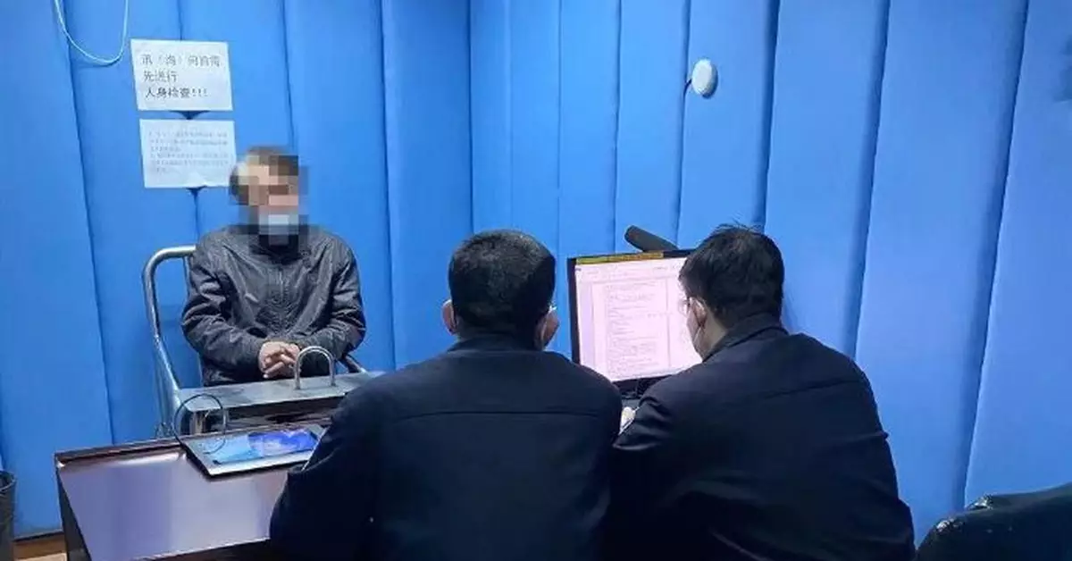 上海首例不戴口罩強闖地鐵被行拘